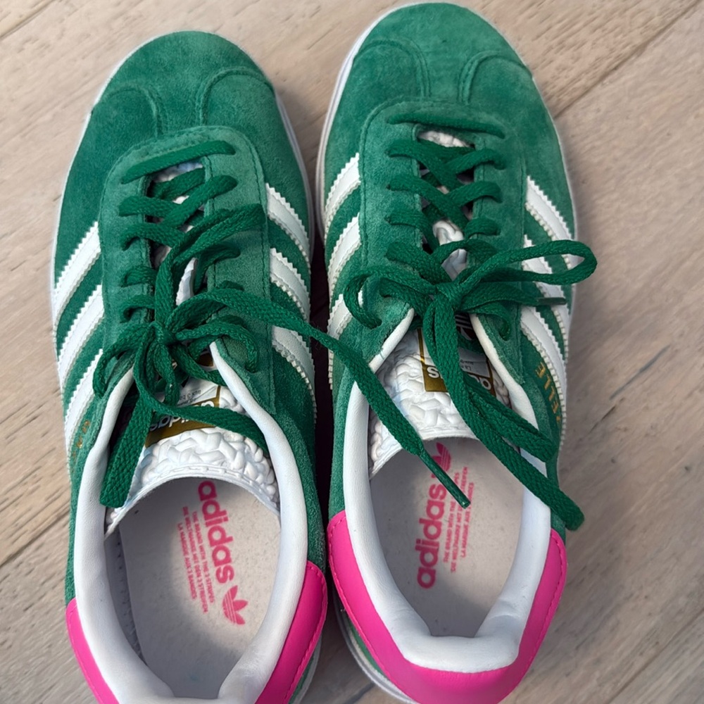 NEW adidas Gazelle Indoor Womens Size 7  Lifestyle Shoes Green Pink IG5929
